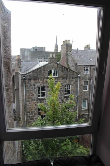 Executive Top Floor 1 Bedroom Apartment Aberdeen Exterior photo